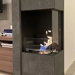 火を見ていると落ち着くのは
なんでかな🧐
暖かくていい感じ
冬しか使わないけど…
#バイオエタノール暖炉 
#暖炉
#暖炉のある暮らし ...