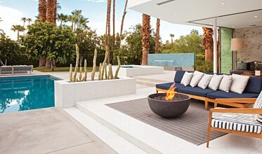 Urth Fire Pit - In-Situ Image by 